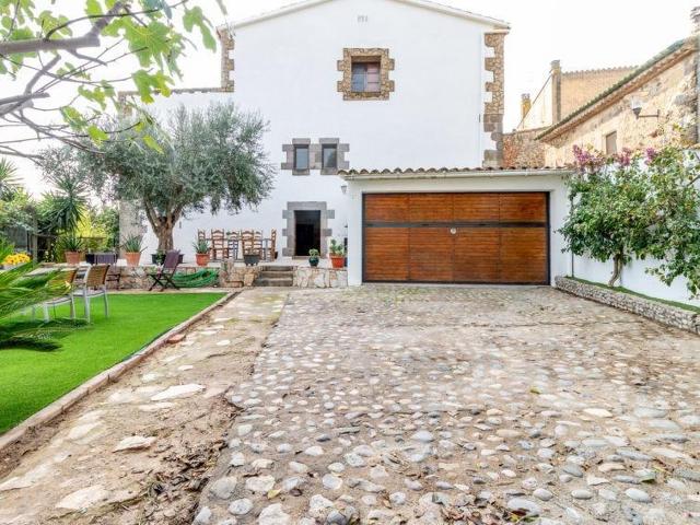 Casa con terreno en venta en Far d'Empordà, Centre photo 0