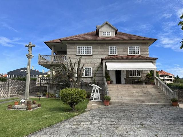 Chalet en venta en Nigrán, Playa America photo 0