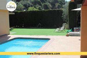 Chalet en venta en Arenys de Munt, Urbanización l`ajup photo 0