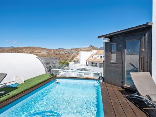 Aticos en venta en Benahavís photo 0