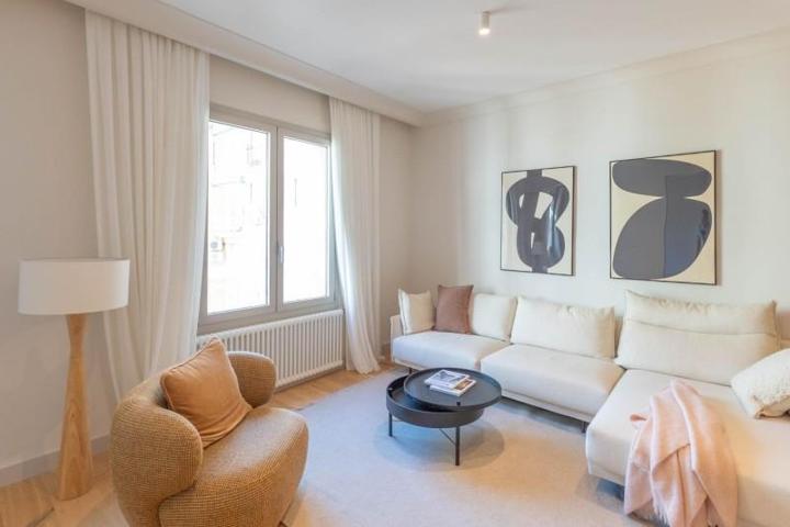 Piso en venta en Barcelona, Les Corts photo 0