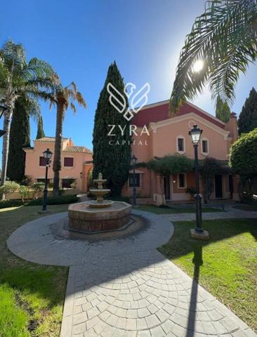 Adosada en venta en Marbella photo 0