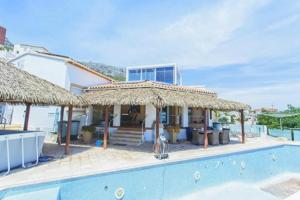 Chalet en venta en Calpe, Oltamar-Cucarres photo 0