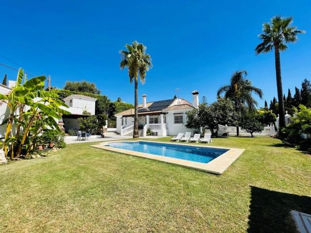 Chalet en venta en Marbella, El Rosario photo 0