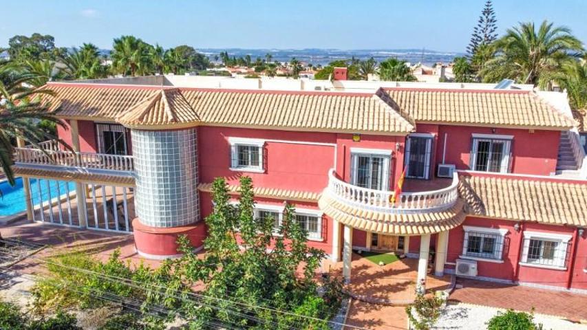 Chalet en venta en Torrevieja, Torreta florida photo 0