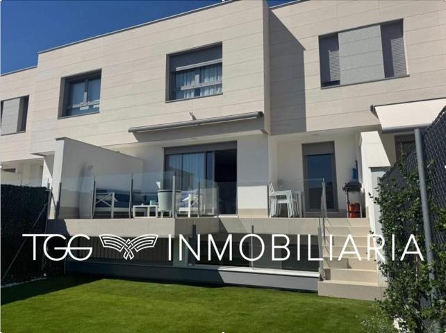 Adosada en venta en Boadilla del Monte, Sector B photo 0