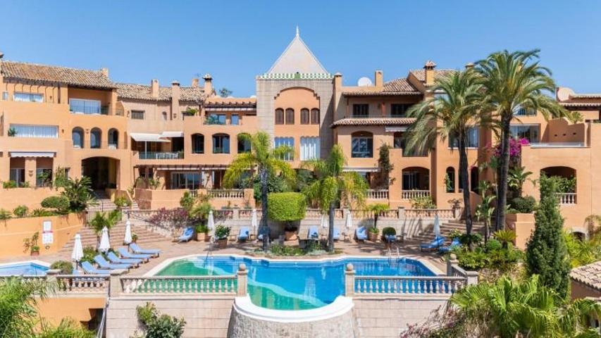 Aticos en venta en Marbella, Nueva Andalucía photo 0