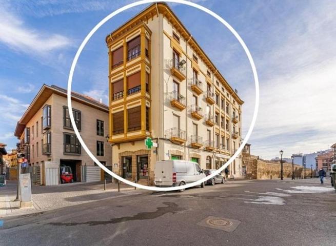 Edificio en venta en León, Casco Antiguo photo 0