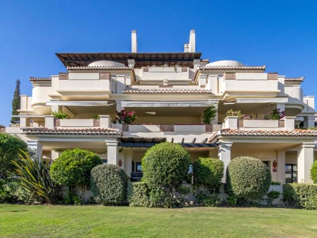 Apartamento en venta en Benahavís photo 0