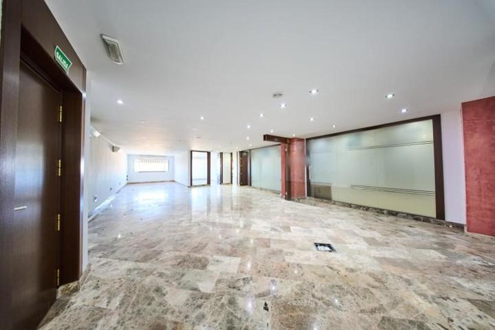 Piso en venta en Granada, Constitucion photo 0