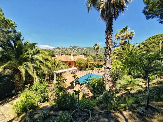 Chalet en venta en Lloret de Mar, La Montgoda photo 0