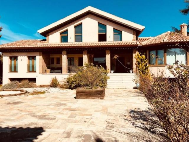 Casa en venta en Ogíjares, Centrico photo 0