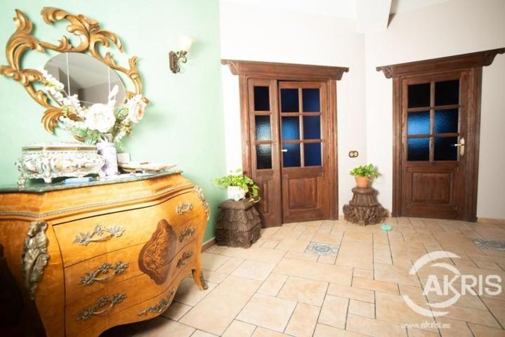 Chalet en venta en Yuncos photo 0