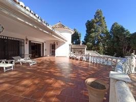 Chalet en venta en Mijas, Calaburra - chaparral photo 0
