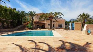 Chalet en venta en Calpe photo 0