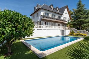 Casa en venta en Gavà, Bruguers photo 0