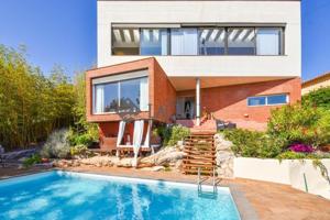 Casa en venta en Sitges, Quint Mar photo 0