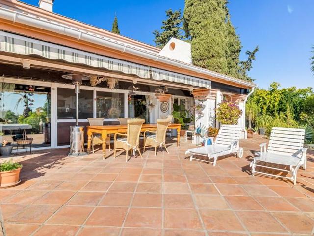 Chalet en venta en Estepona photo 0