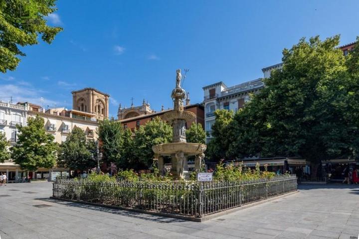 Edificio en venta en Granada, Centro photo 0