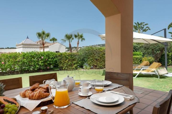 Chalet en venta en Sotogrande, Sotogrande Reserva - Los Cortijos de la Reserva photo 0