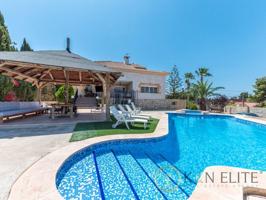 Chalet en venta en Alicante photo 0