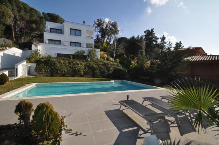 Chalet en venta en Lloret de Mar, La montgoda photo 0