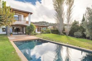 Casa con terreno en venta en Sant Fost de Campsentelles, Sant Fost de Campsentelles photo 0