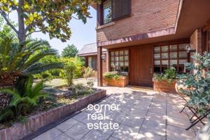 Casa en venta en Cerdanyola del Vallès, Bellaterra photo 0