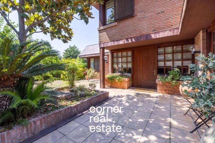 Casa en venta en Cerdanyola del Vallès, Bellaterra photo 0