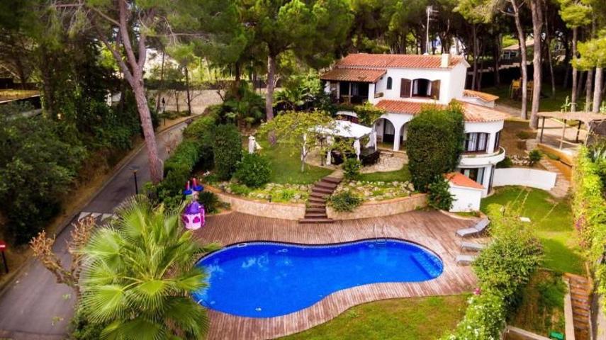 Chalet en venta en Lloret de Mar, La montgoda photo 0