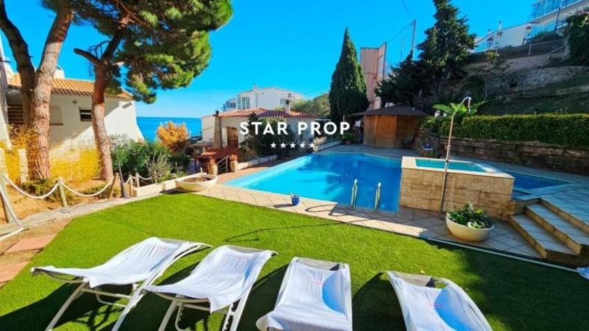 Casa en venta en Llançà photo 0