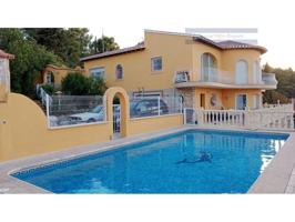 Casa con terreno en venta en Denia photo 0