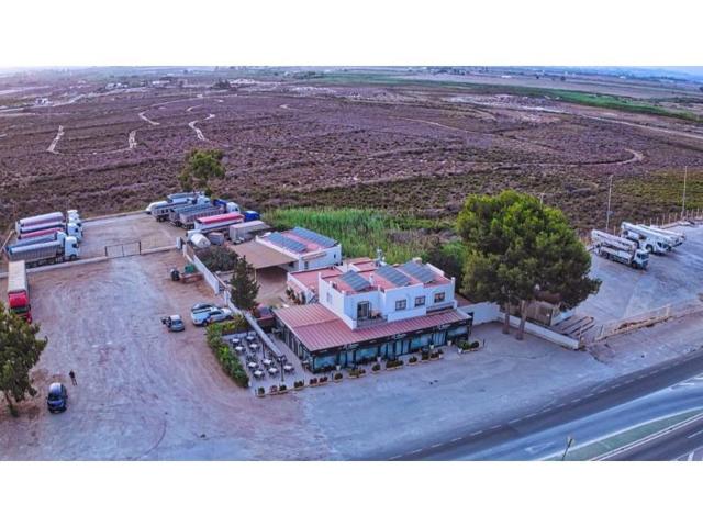 Local comercial en venta en Garrucha photo 0