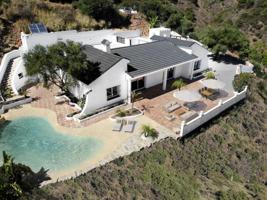 Chalet en venta en Estepona, Los Reales photo 0