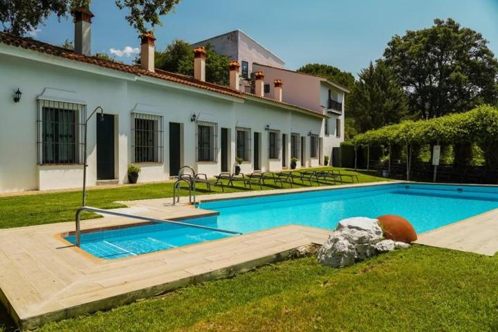 Edificio en venta en Galaroza, Sierra de aracena photo 0