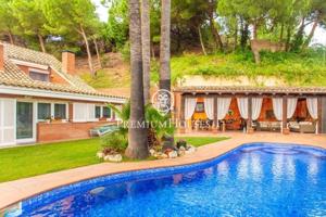 Casa en venta en Sant Vicenç de Montalt, Supermaresme photo 0