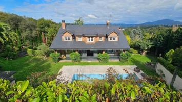 Chalet en venta en Mungia, Pais vasco photo 0