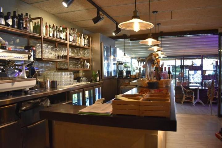 Local comercial en venta en Castelldefels, Castelldefels photo 0