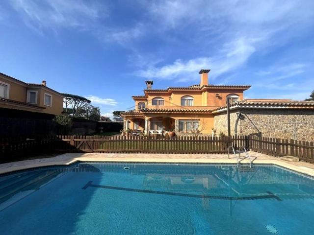 Chalet en venta en Mont-ras, Carrer dels Magraners, 54, 17253 photo 0