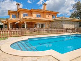 Casa en venta en Mont-ras photo 0