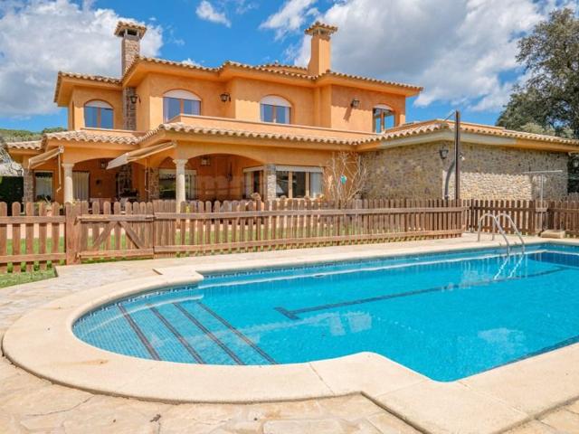 Casa en venta en Mont-ras photo 0