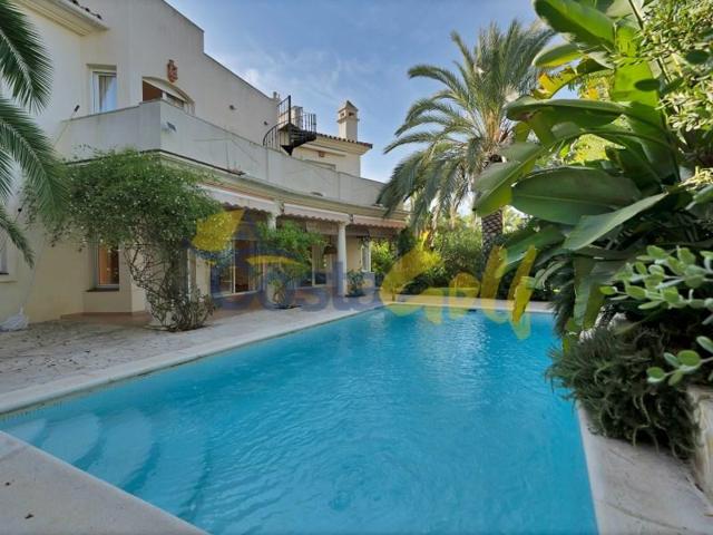 Chalet en venta en Marbella photo 0