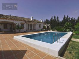 Chalet en venta en Alhaurín de la Torre photo 0