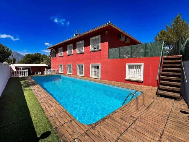 Chalet en venta en Alfaz del Pi, Albir photo 0