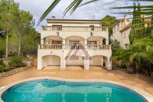 Casas de pueblo en venta en Manacor, Porto Cristo photo 0