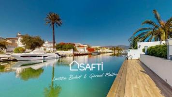 Casa en venta en Empuriabrava photo 0