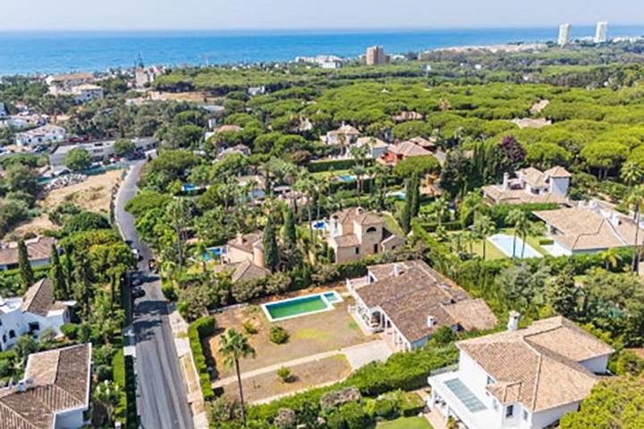 Chalet en venta en Marbella, Hacienda Las Chapas photo 0