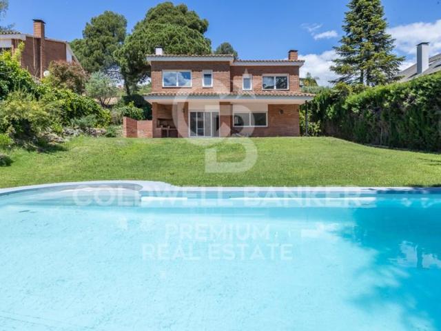 Casa en venta en Cerdanyola del Vallès photo 0