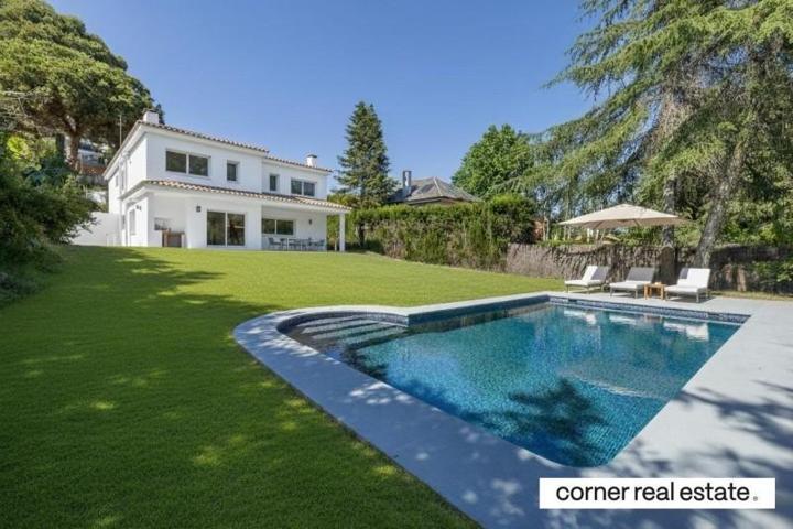 Casa en venta en Cerdanyola del Vallès, Bellaterra photo 0