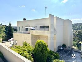 Chalet en venta en Torrelodones, Los Peñascales photo 0